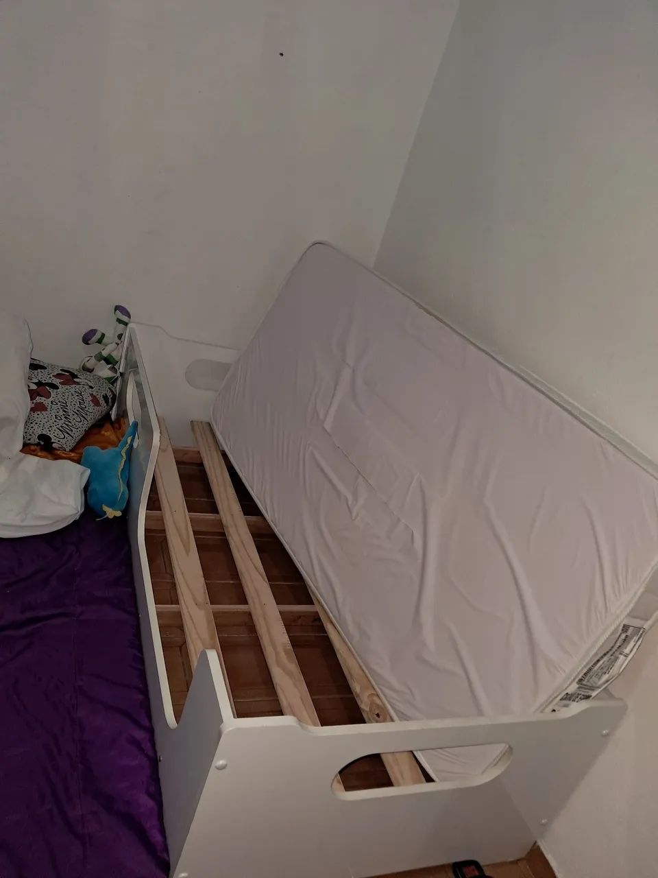 Cama infantil com colchão 