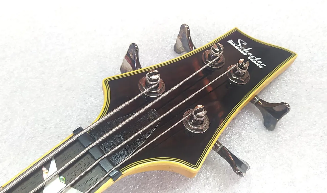 Baixo ativo schecter diamond series omen extreme 4 - Instrumentos