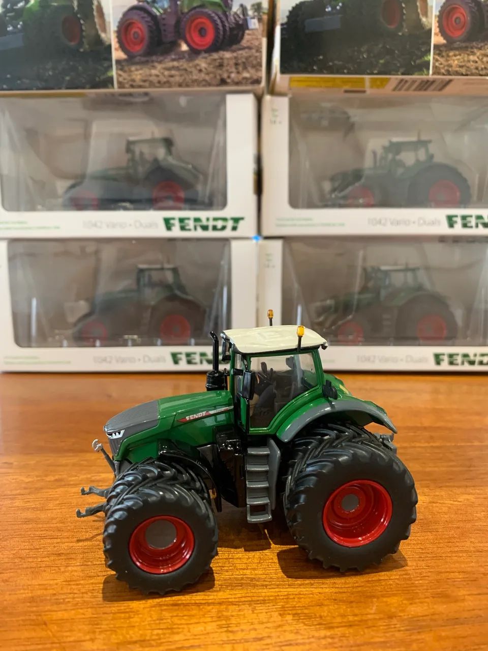 Miniatura trator Fendt 1042 duals 1/64 - Foto 2