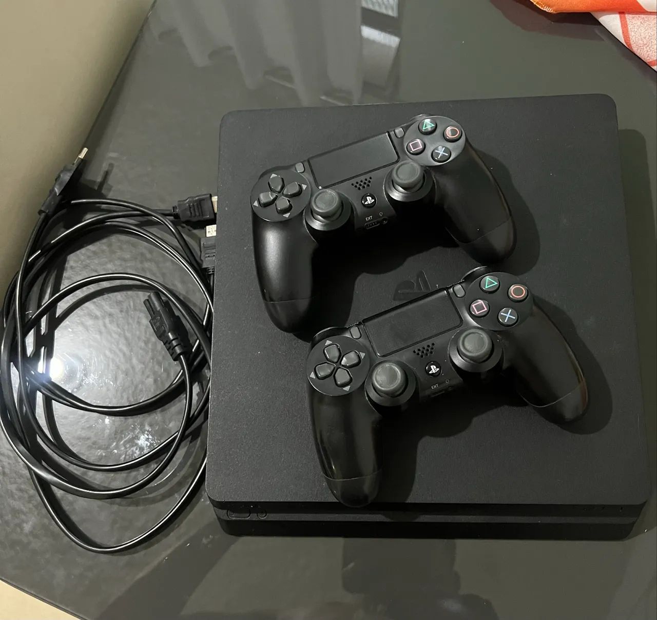 PS4 1 TB 2 CONSOLES