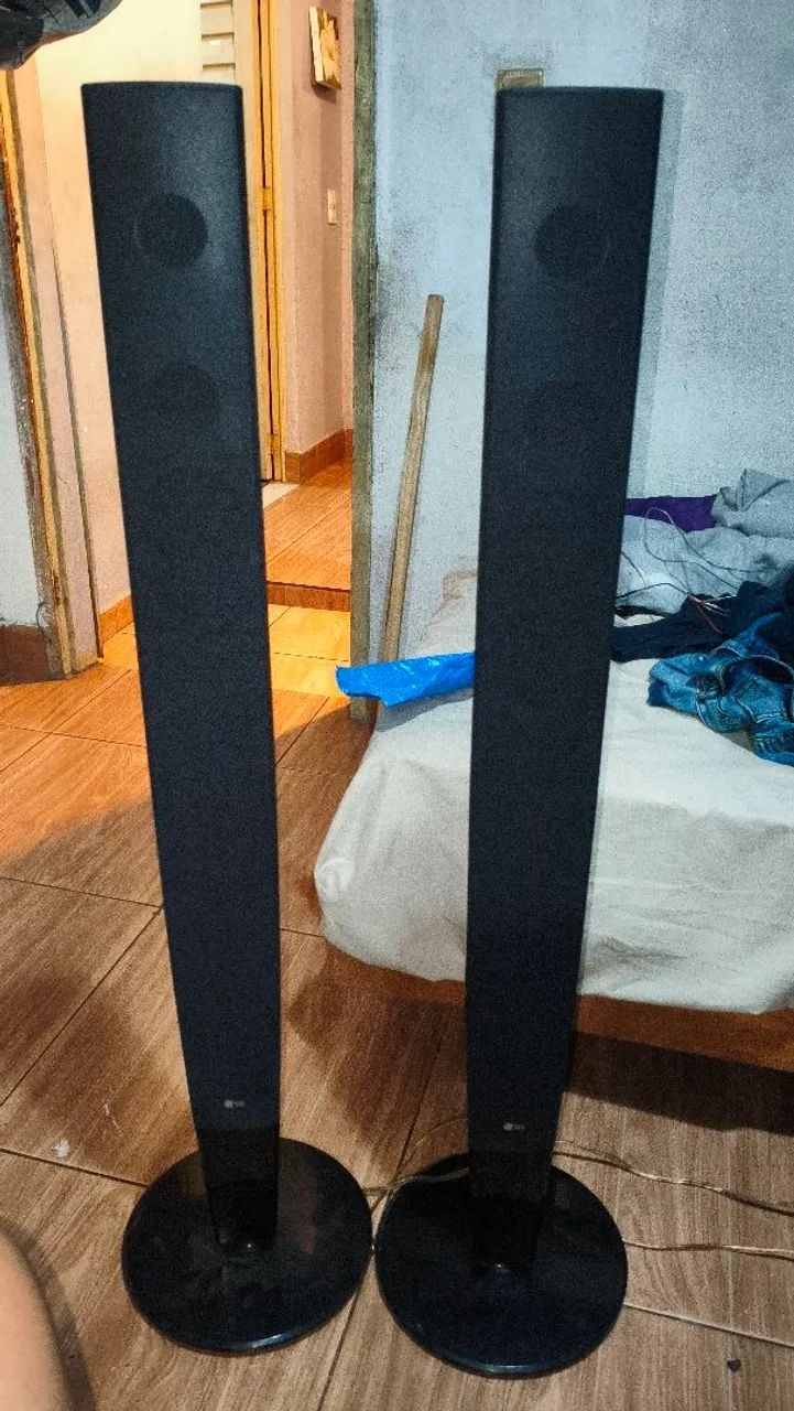 Duas torre de home theater