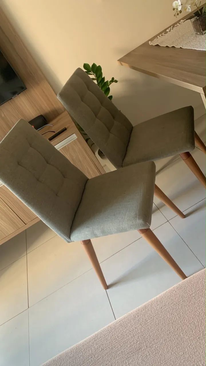 VENDO MESA COM 4 CADEIRAS - Foto 5