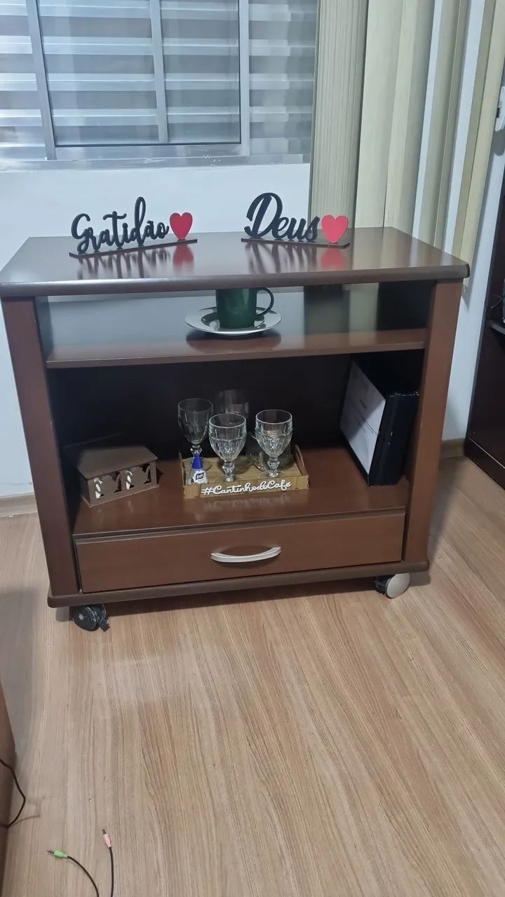 Aparador com rodinhas e travas alto padrão 