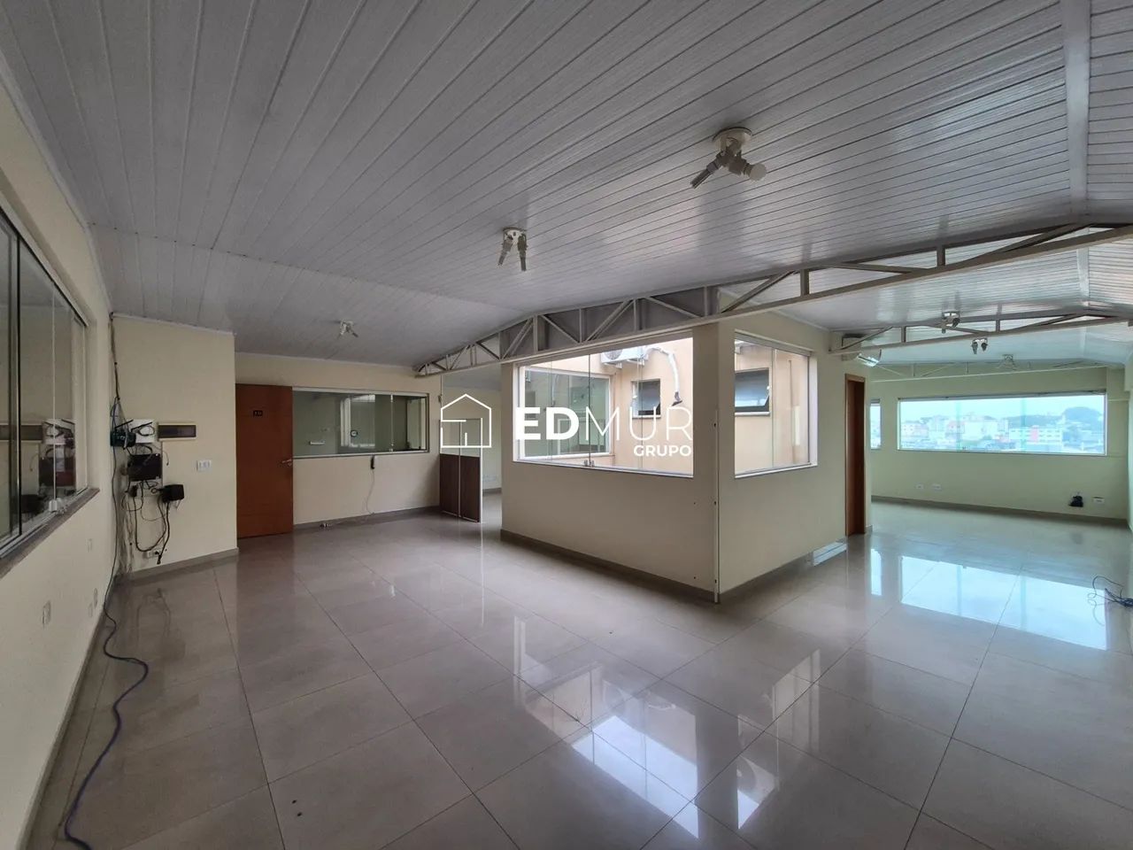 SALA para ALUGUEL com 100m² no bairro Jardim Stella com 0 quartos e 3 vagas. Santo André,  - Foto 4