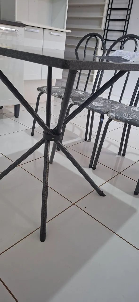 Mesa 4 cadeira nova nunca usada  - Foto 3