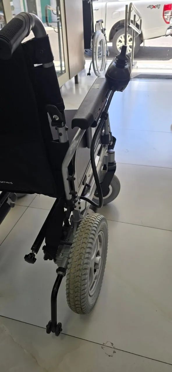 CADEIRA DE RODAS ELÉTRICA  - Foto 3