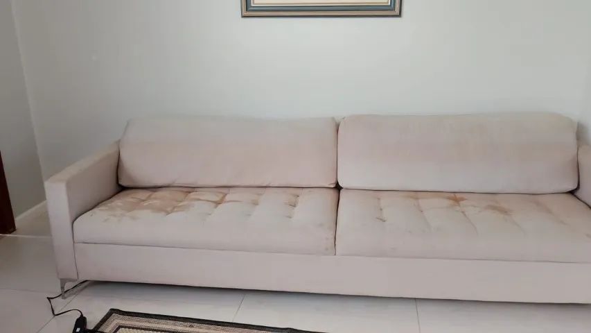 Sofa de linho cinza com  pés de metal. 2,78 m/88 cm
