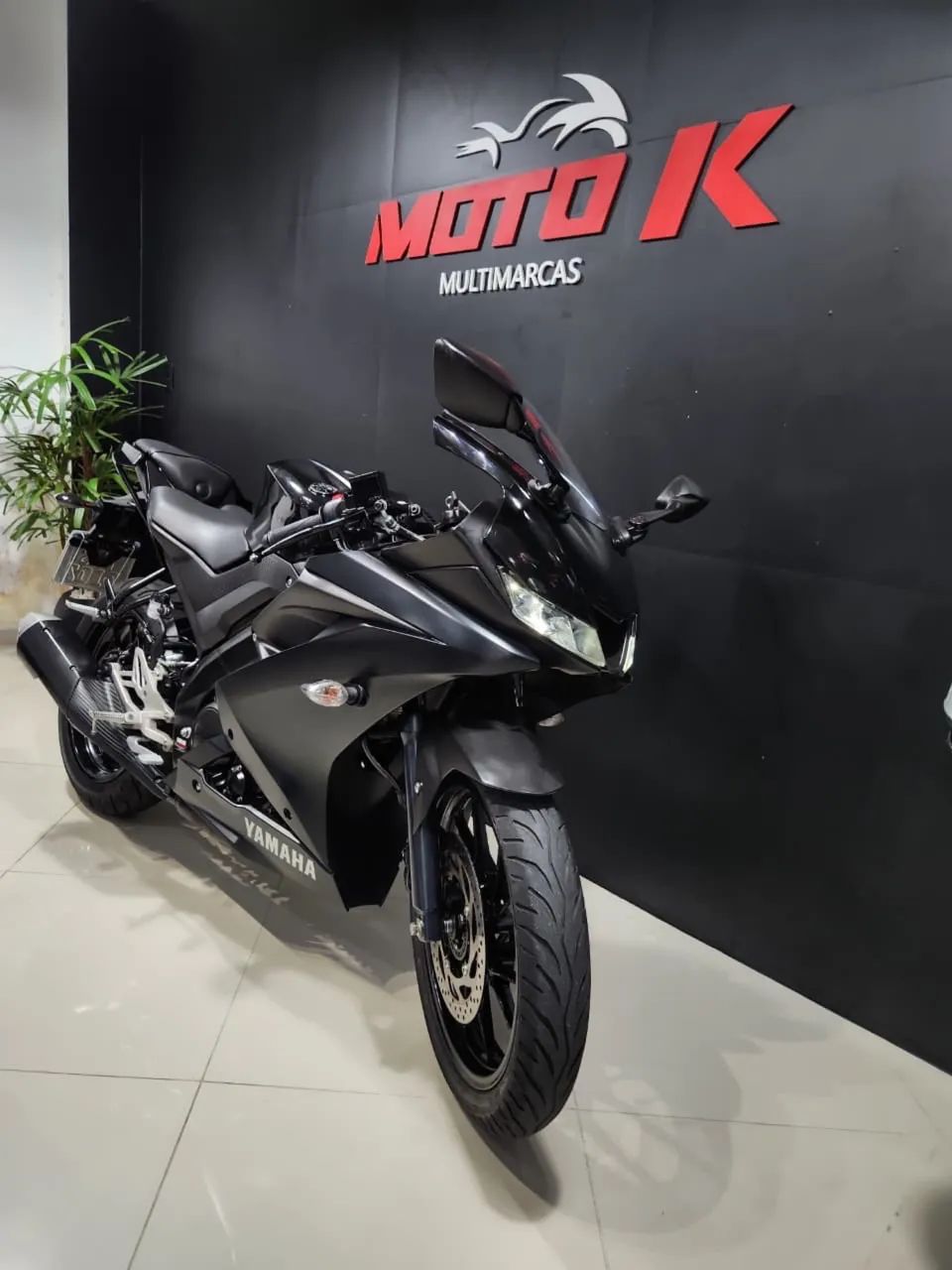 Linda R15 com apenas 12 mil km