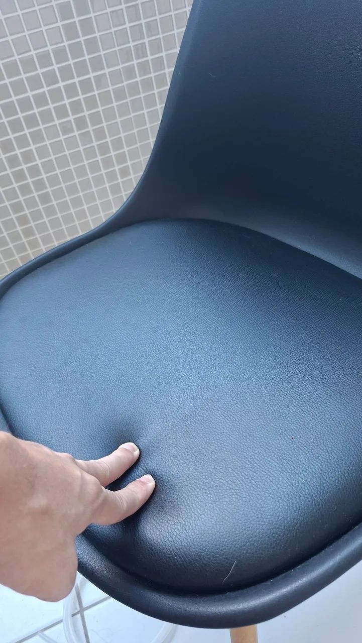 4 Cadeiras estofadas - 300 todas - Foto 2