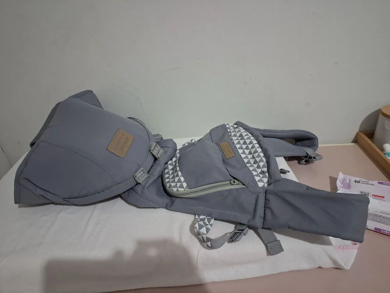 Canguru para bebê com banquinho 