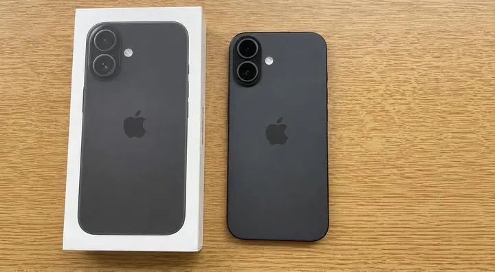 iPhone 16 