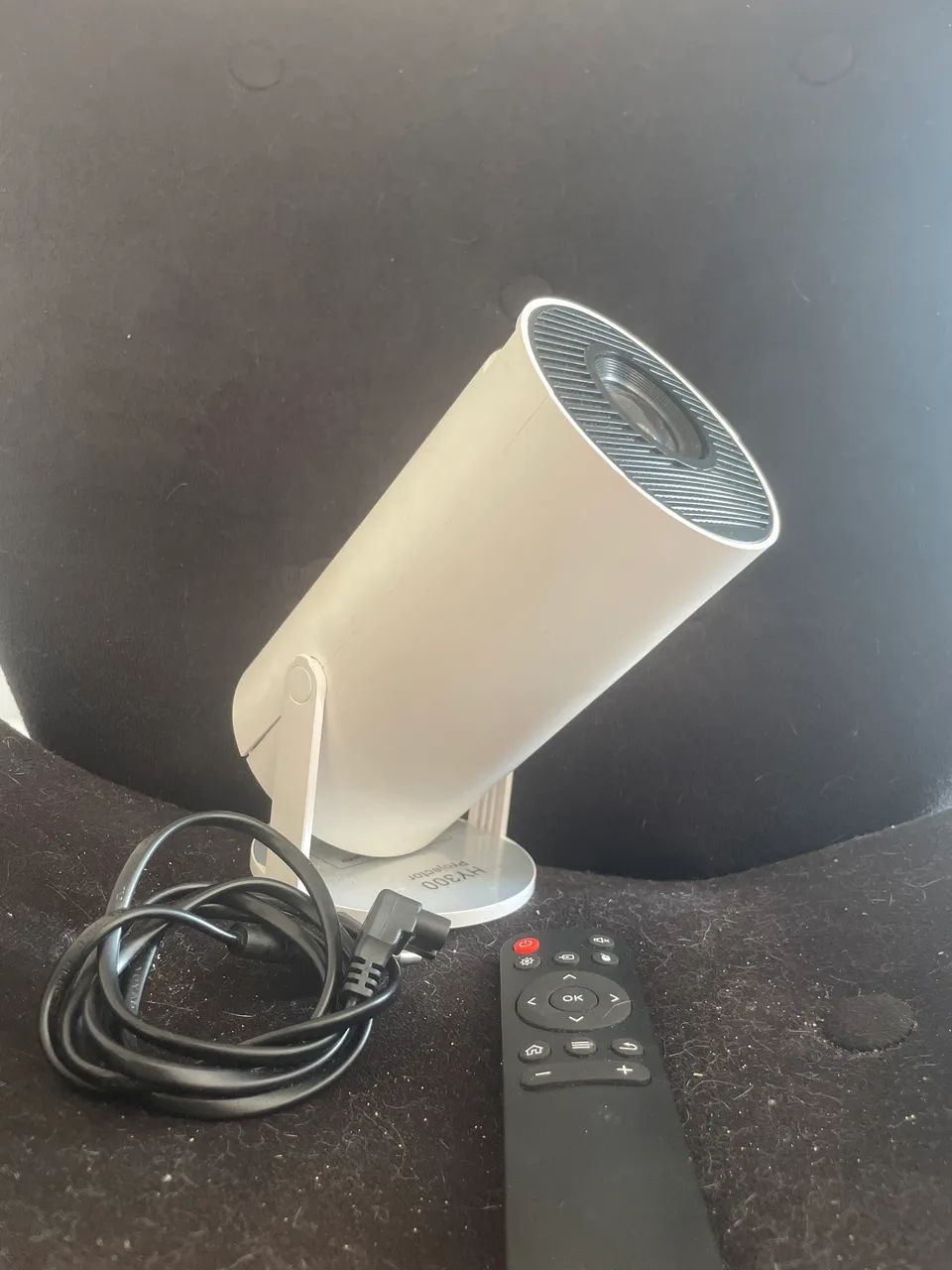 Projetor HY300 pouco ultilizado