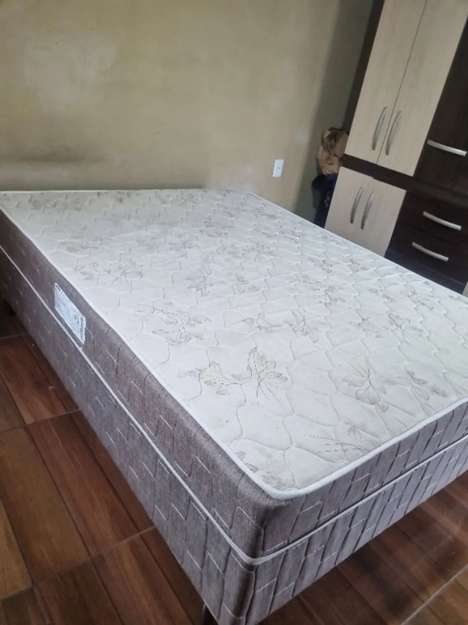Cama box com colchão UmaFlex em ótimo estado ( casal/queen)