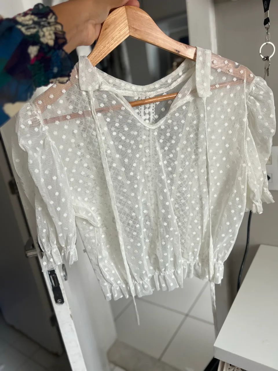 Blusa feminina de renda branca nova