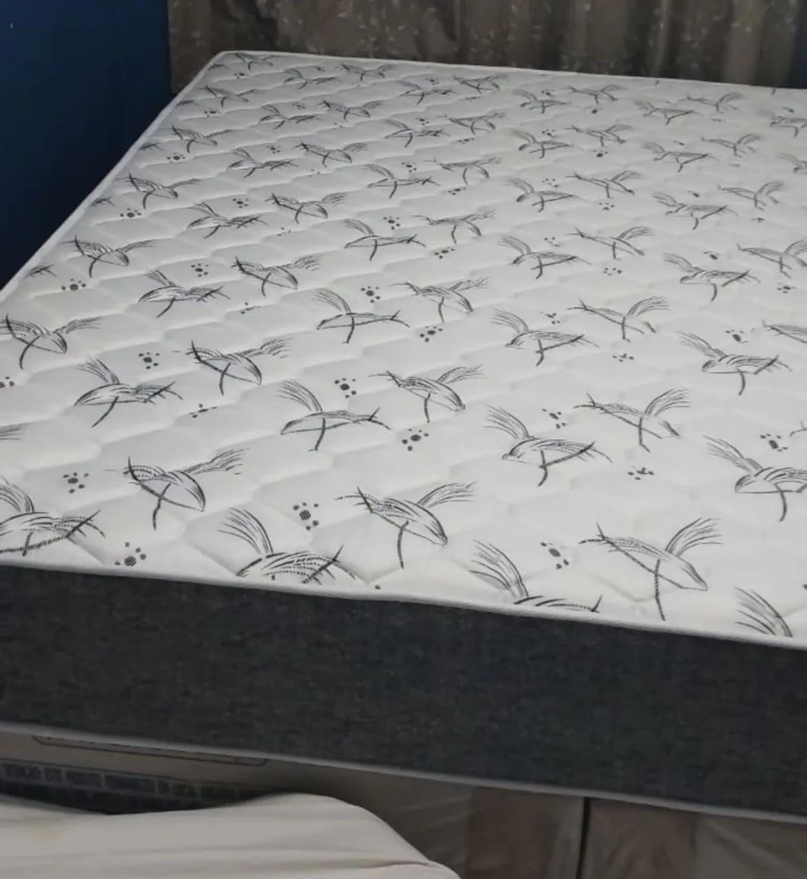 Vendo cama super king com cabeceira 