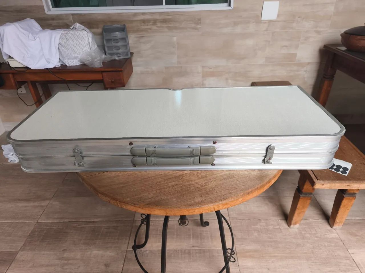Mesa tipo maleta, de alumínio para camping  - Foto 2