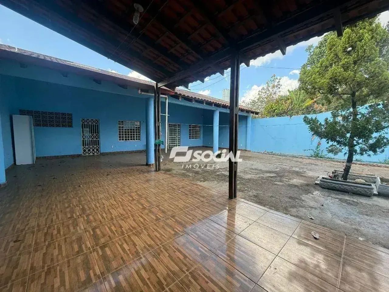 Excelente casa com 04 quartos sendo 1 suite á 200m da Av Jatuarana