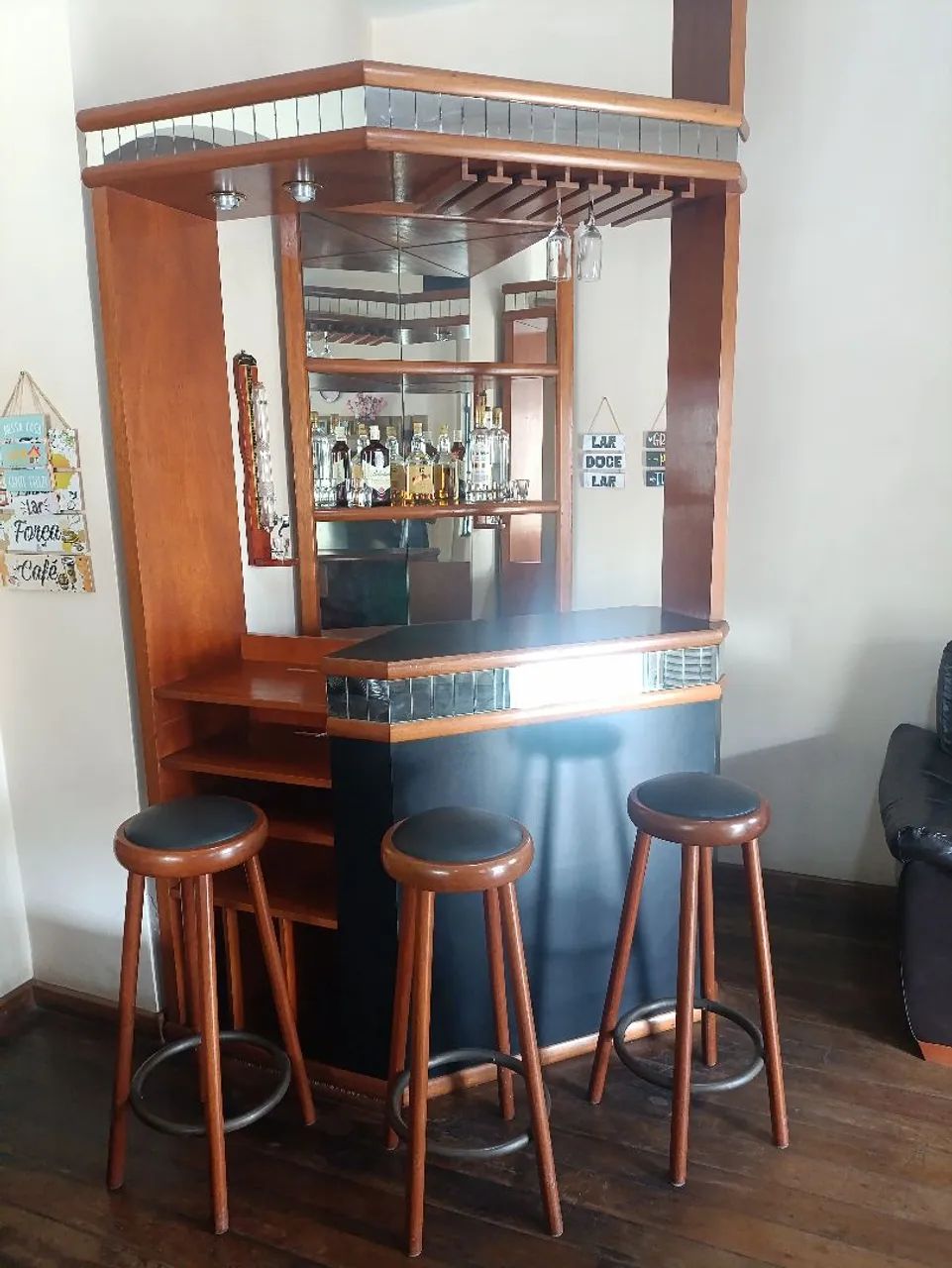 Bar de Canto em Madeira Maciça 