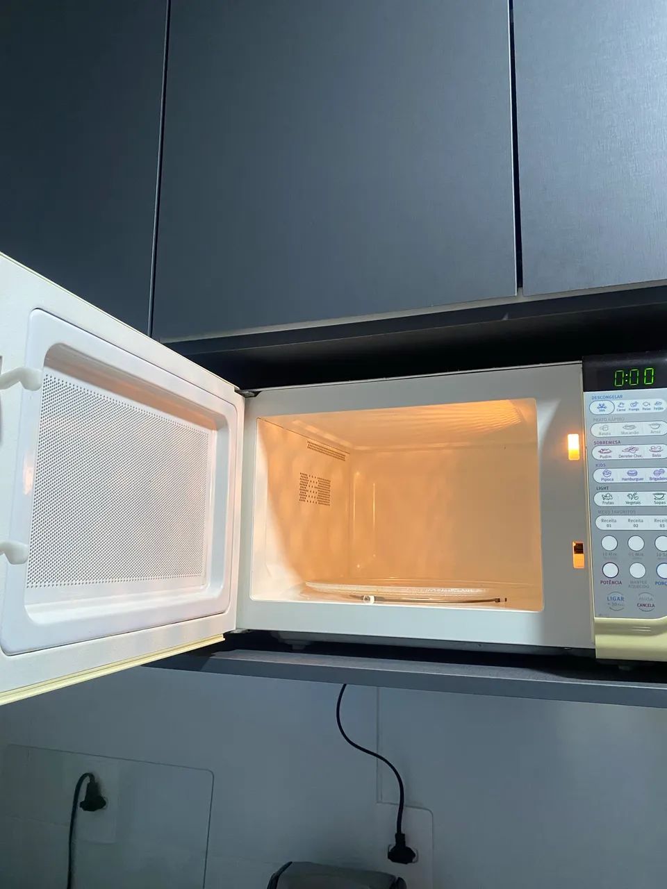 Microondas Electrolux 23 litros - Foto 4