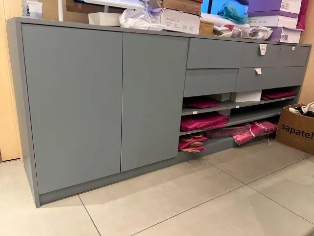 Móveis e equipamentos para loja