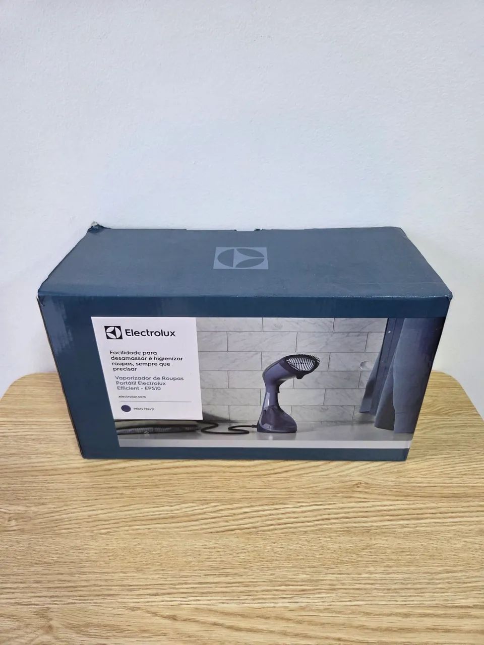 Vaporizador portátil de roupas novo da Electrolux vapor contínuo vertical 127v 1200w - Foto 6