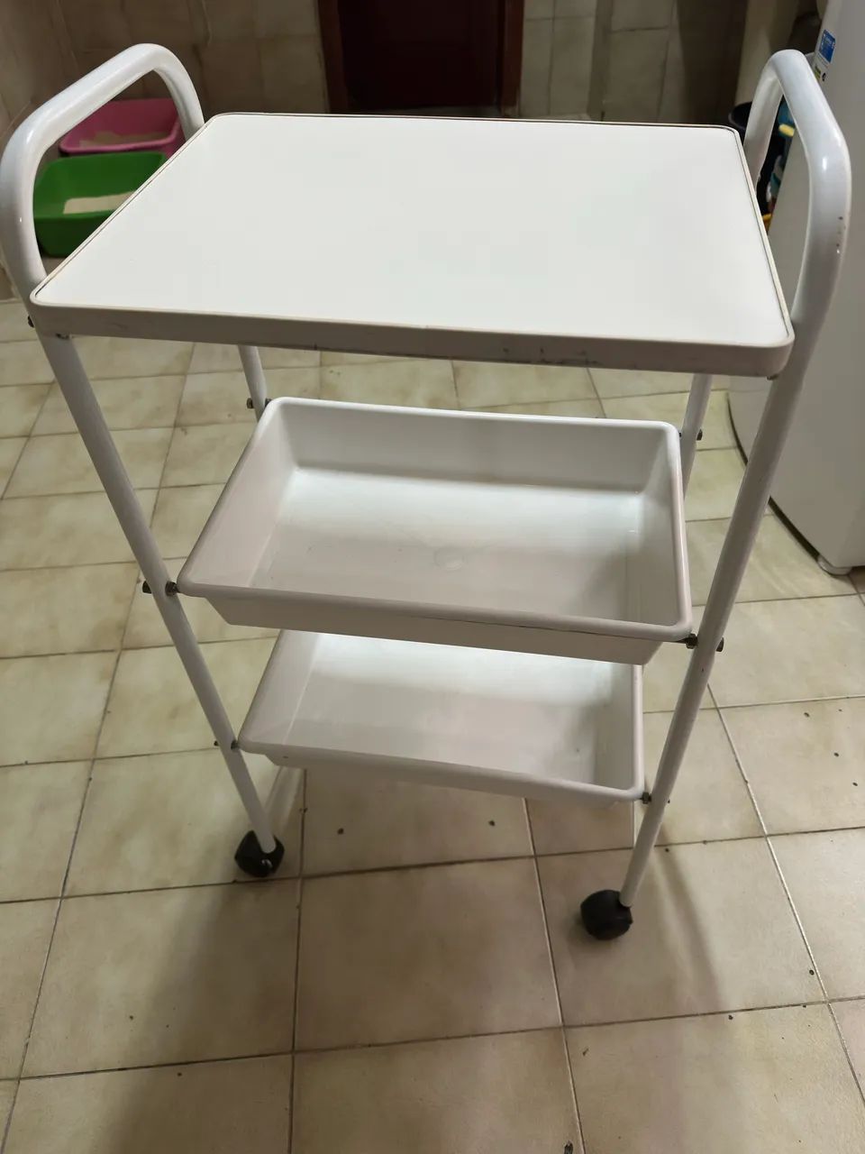 Carrinho auxiliar para estética 