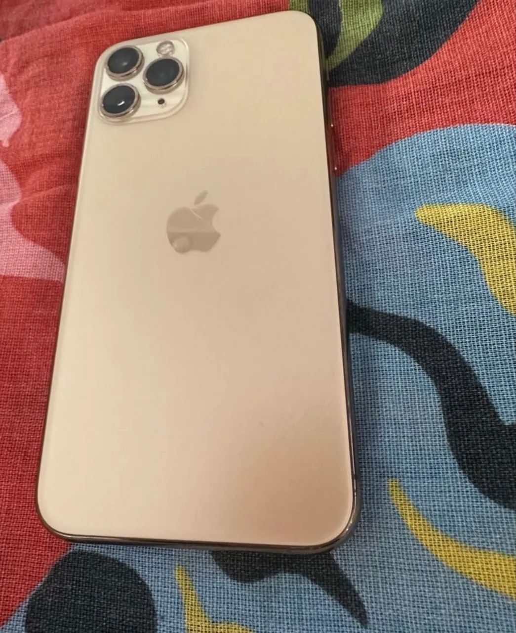 iPhone 11 Pro Max Gold 64 gb 1 mês de uso. Sem detalhes, todo