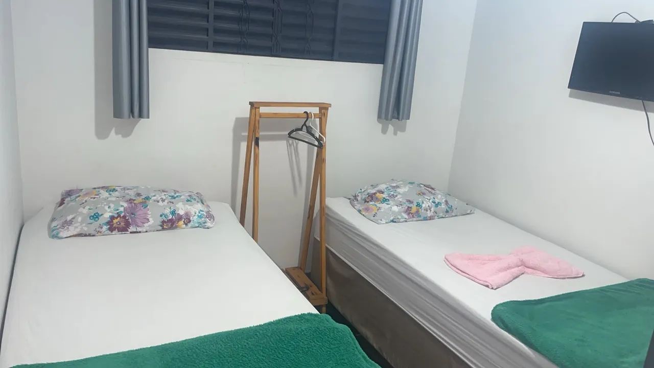 ALUGO QUARTOS EM AMBIENTE FAMILIAR 