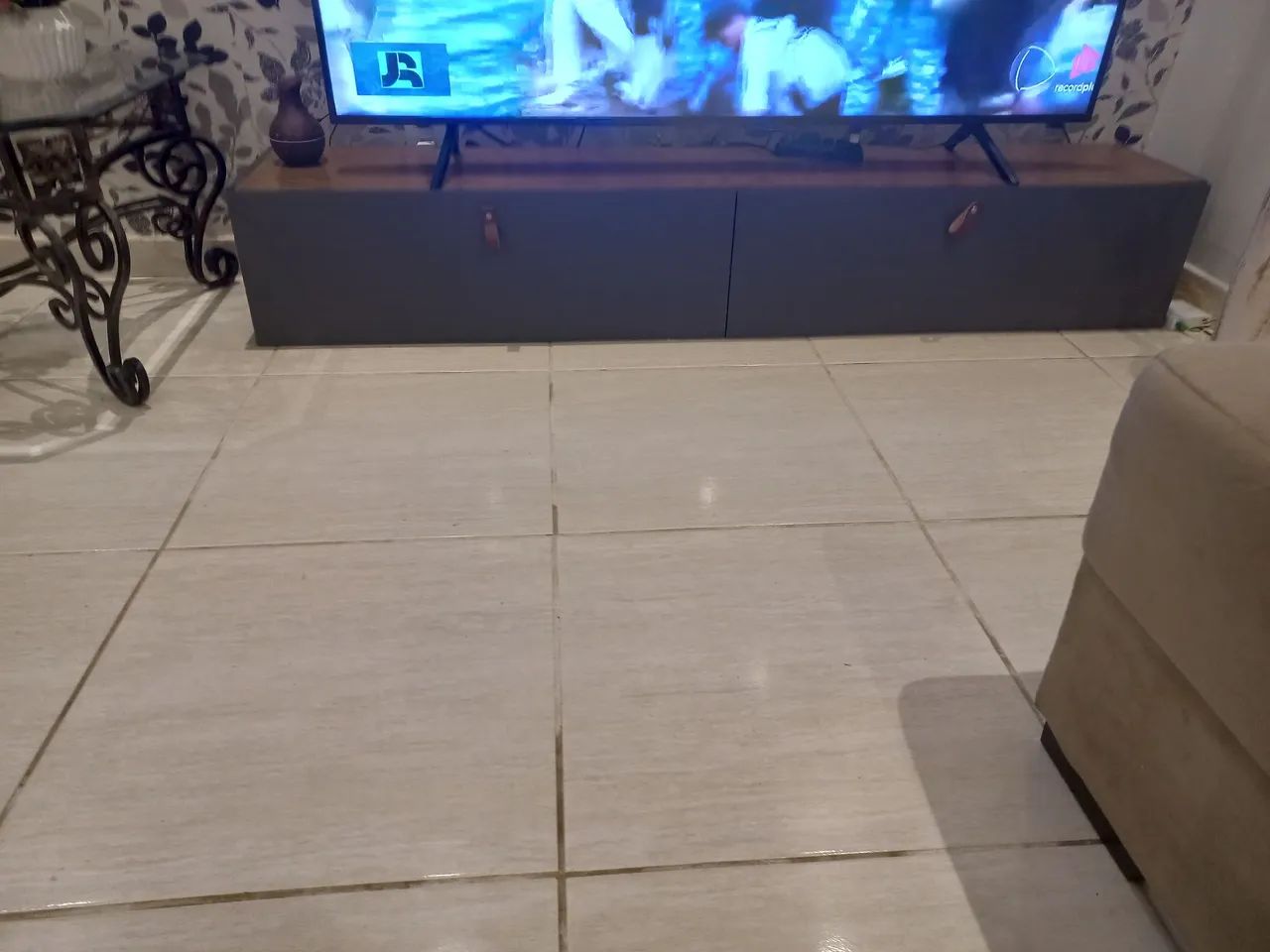 Vende-se rack suspenso  e mesinha de centro  - Foto 2
