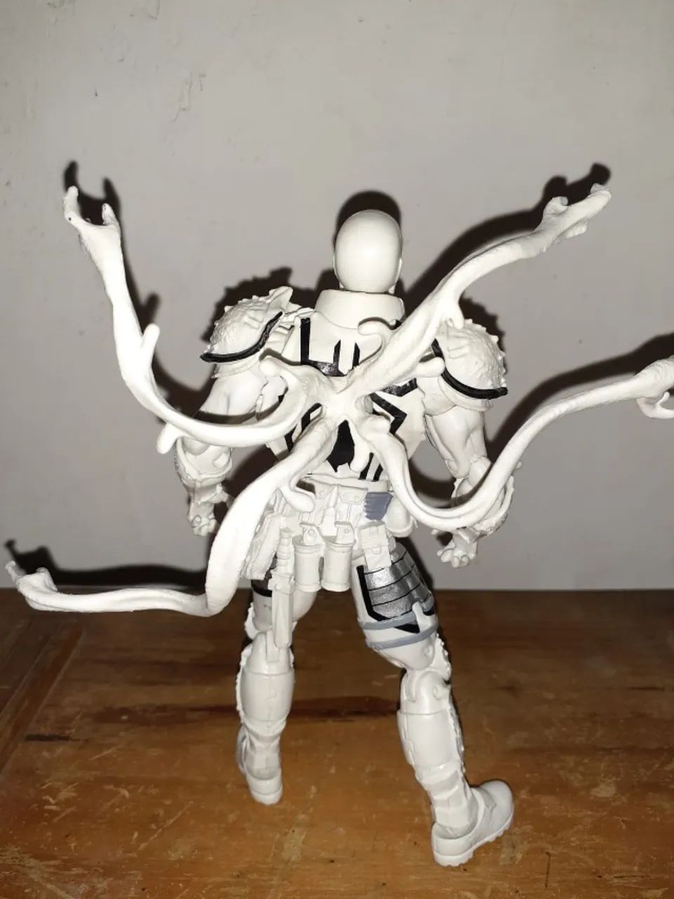 Agente Venon Branco Marvel Legends - Foto 2