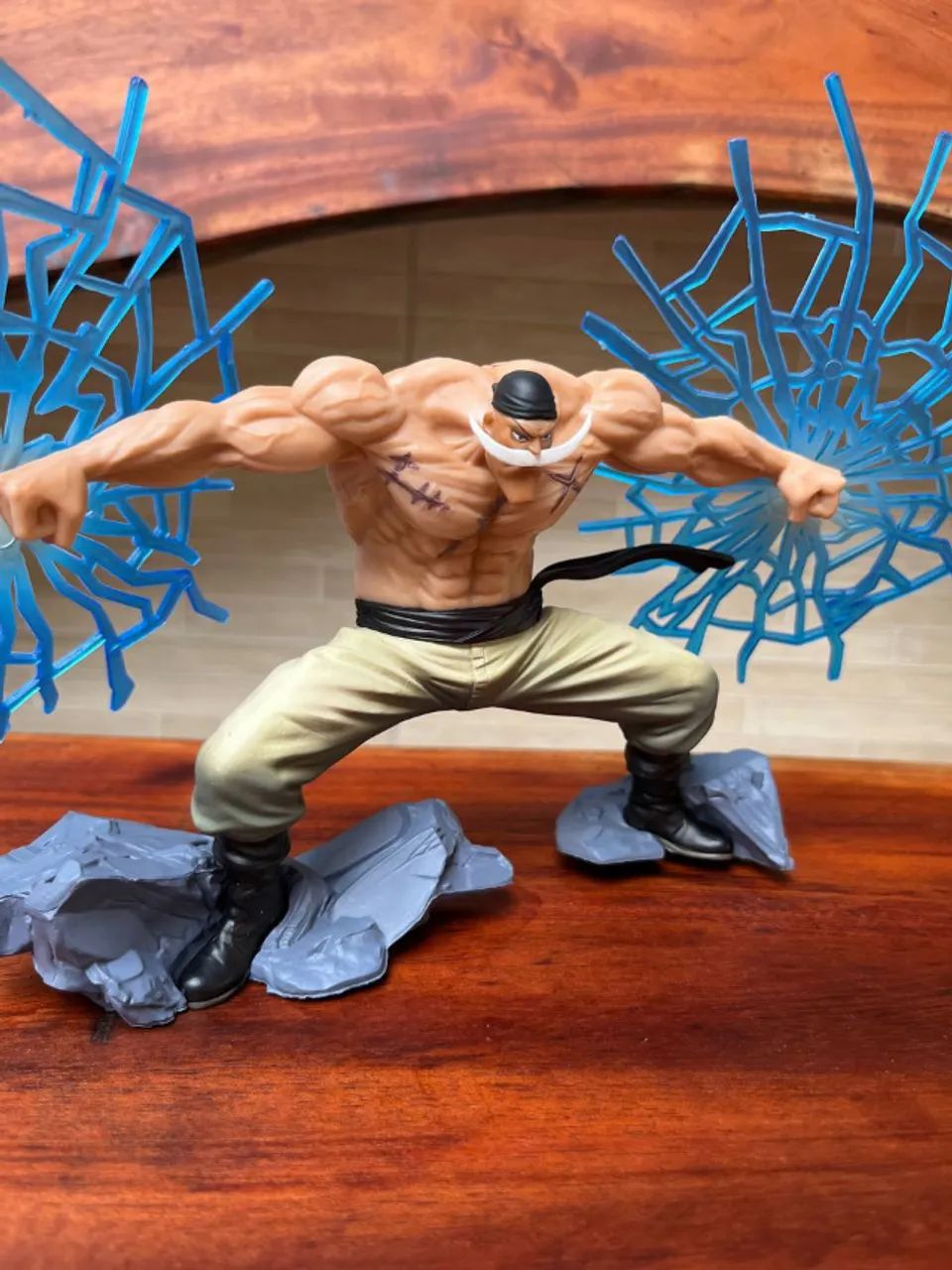 Action Figure One Piece - Barba Branca 18cm - Foto 3
