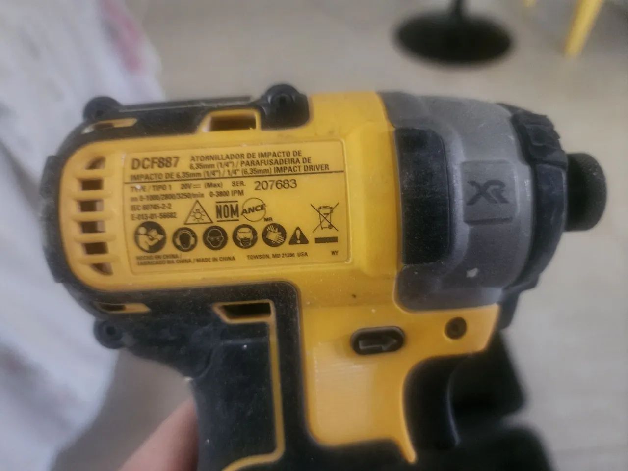 Parafusadeira Dewalt DCF 887 - Foto 2
