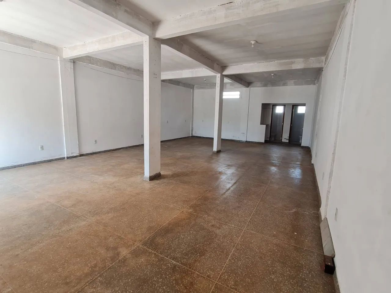 Loja Comercial 100m² na Avenida Principal Sol Nascente - 2 Banheiros - Foto 4