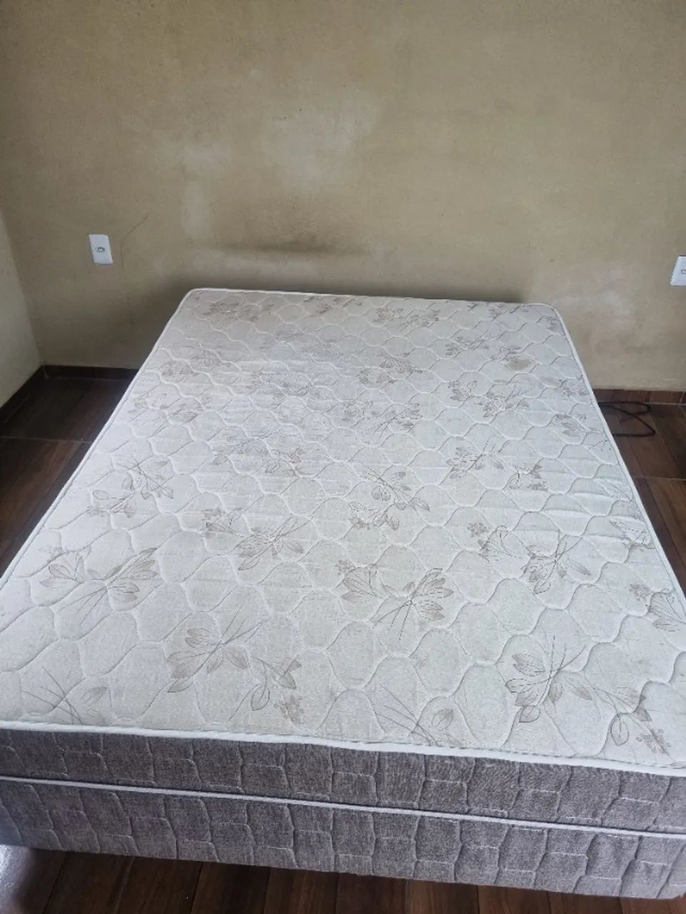Cama box com colchão UmaFlex em ótimo estado ( casal/queen) - Foto 2