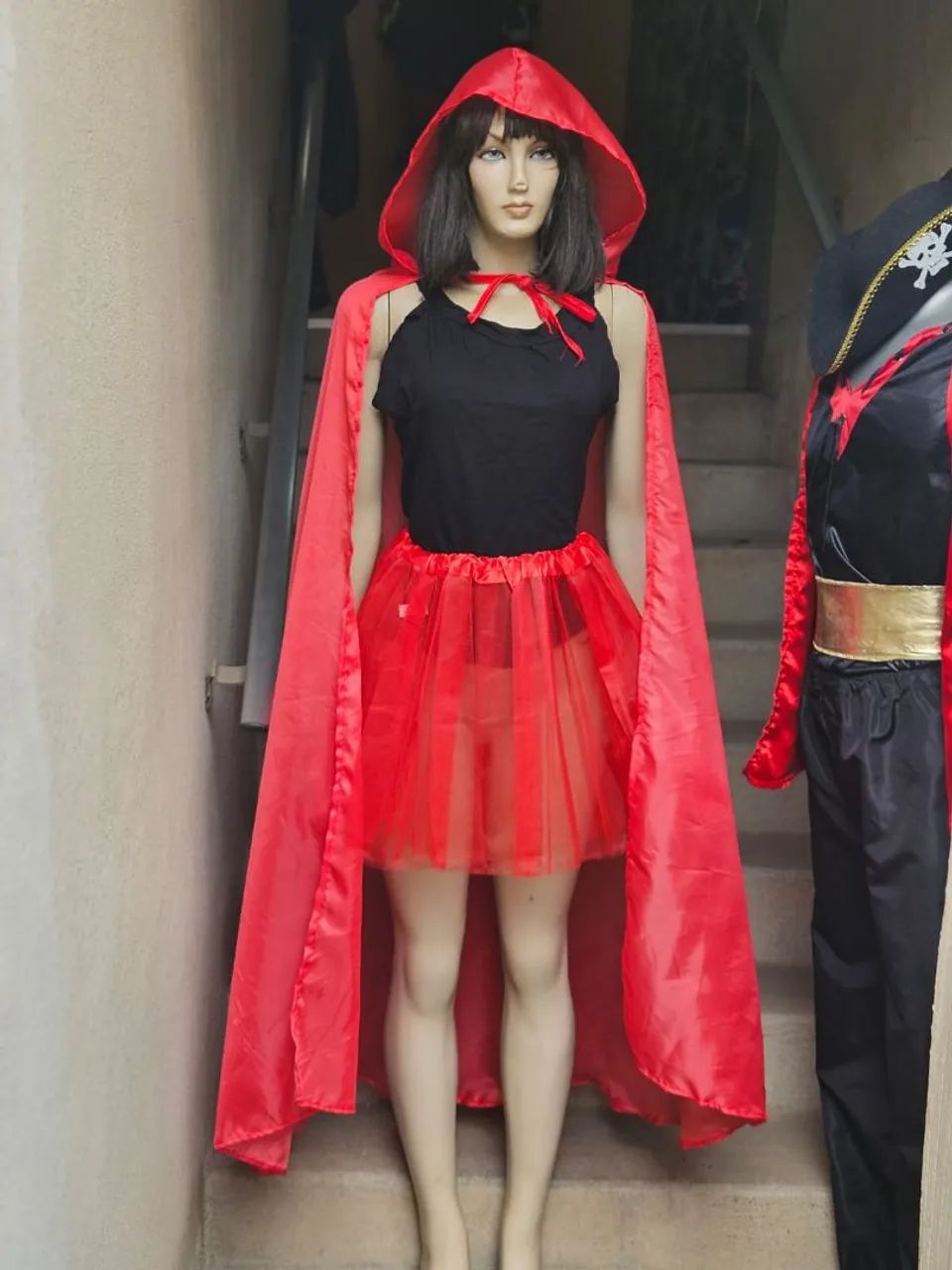 Capa chapéuzinho vermelho  e saia de tule