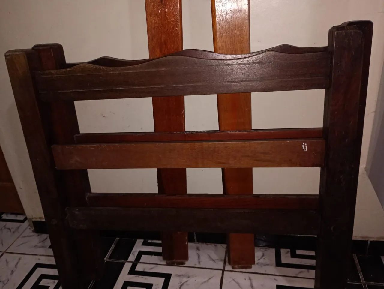 Vendo cama de solteiro de angelim em perfeito estado  - Foto 2