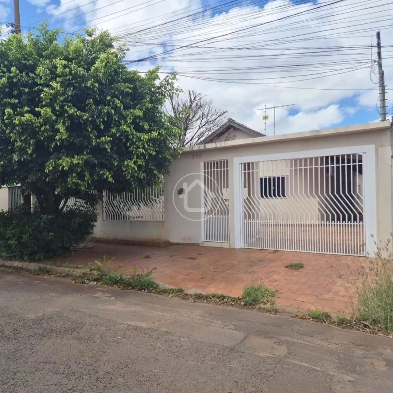 CASA COM 3 QUARTOS - TAVEIRÓPOLIS
