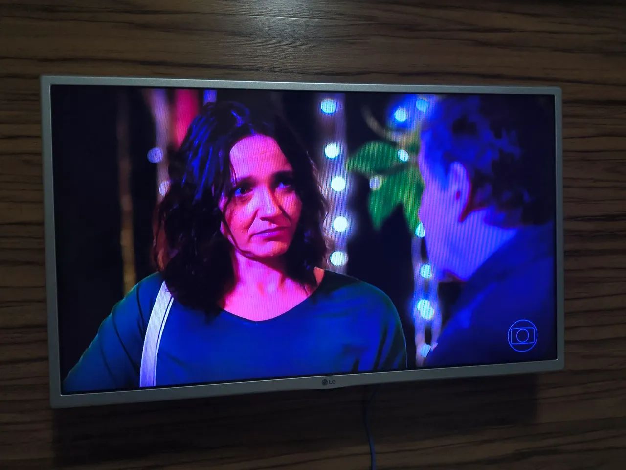 Smart TV LG 32" LED - Funcionando Perfeitamente (Wi-Fi com Defeito)