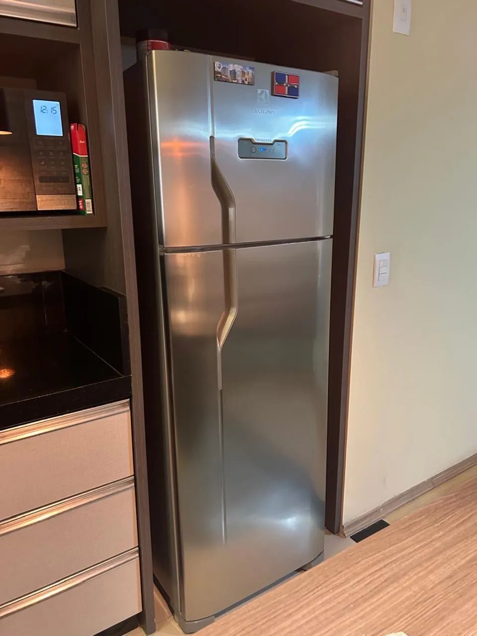 Geladeira inox Electrolux 310 litros