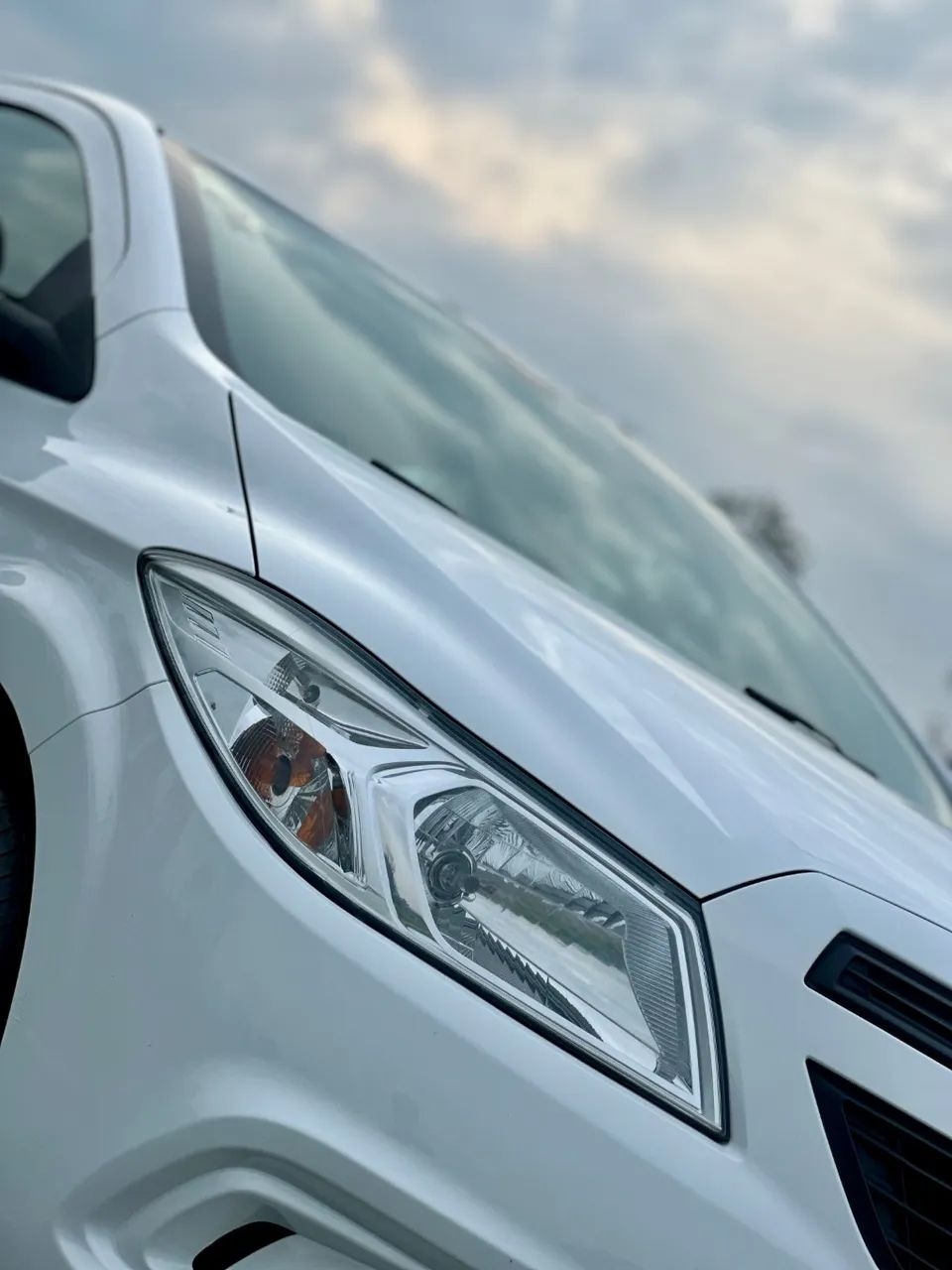 Chevrolet Onix JOY Hatch 1.0 8V Flex Mec. 4P 2017 - Foto 2