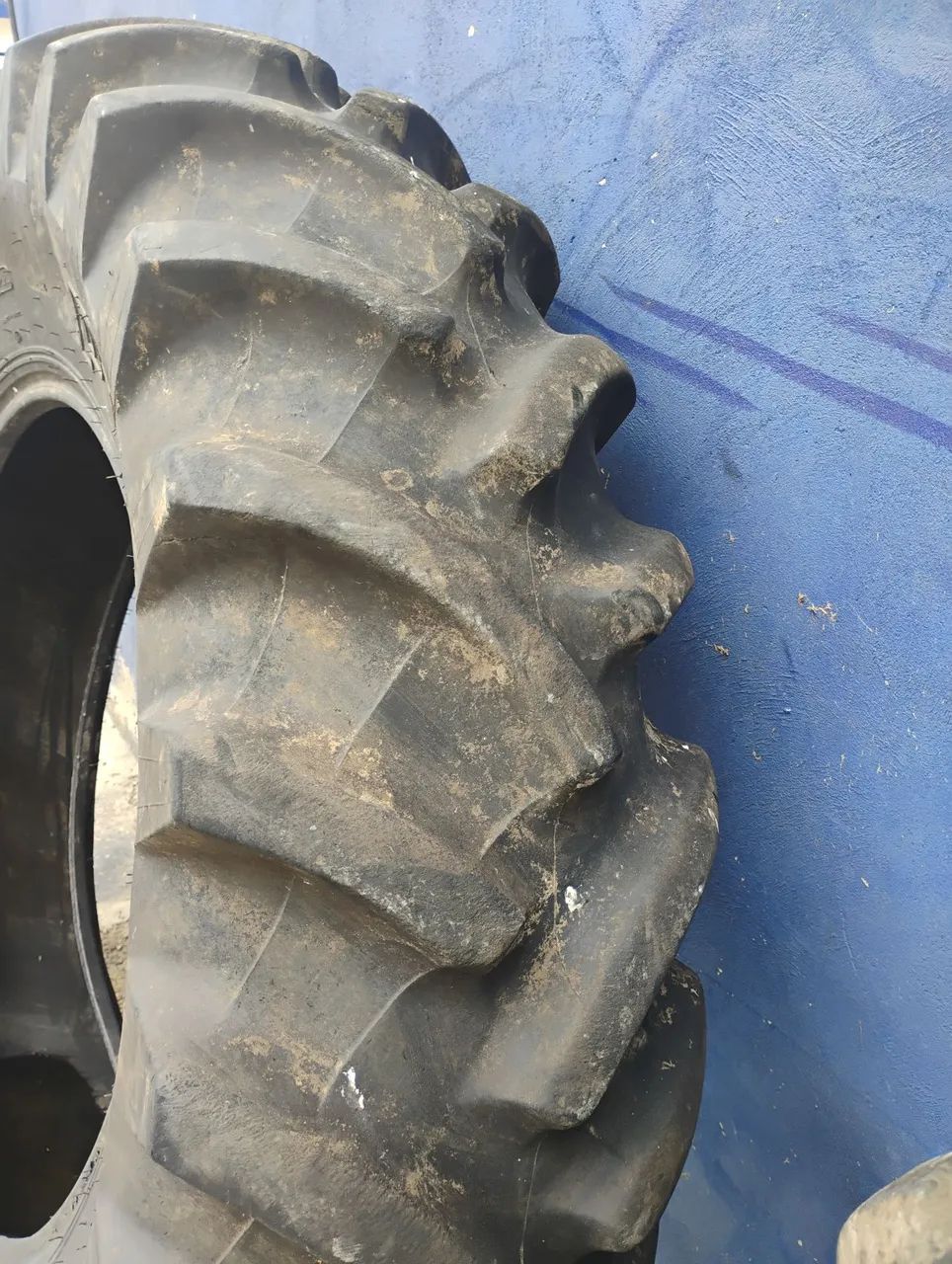 Pneu trator 18.4.34/preço unitário 