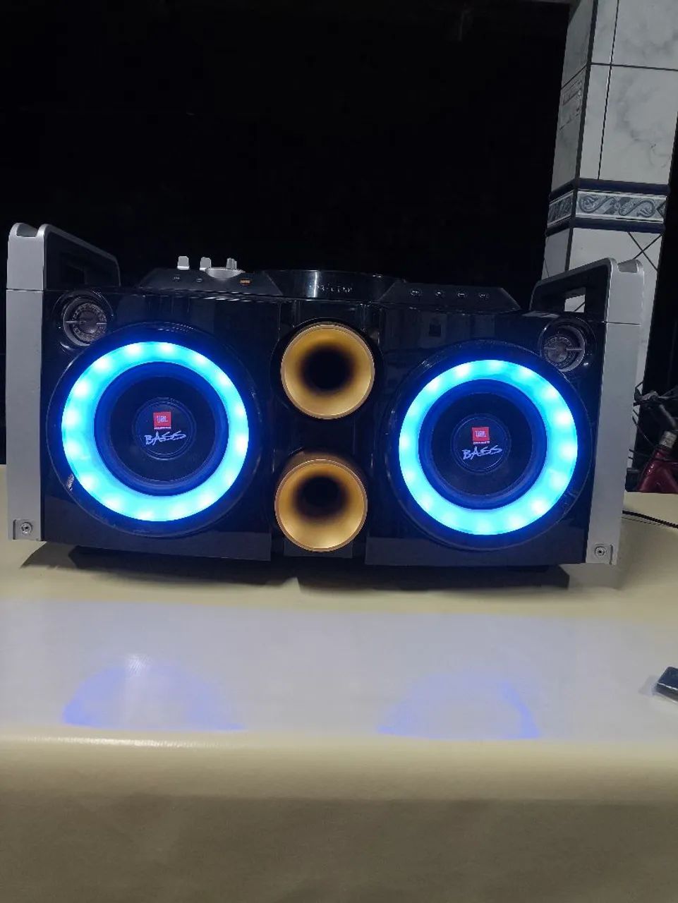 Mini system Philips FWP2000 com falantes JBL 