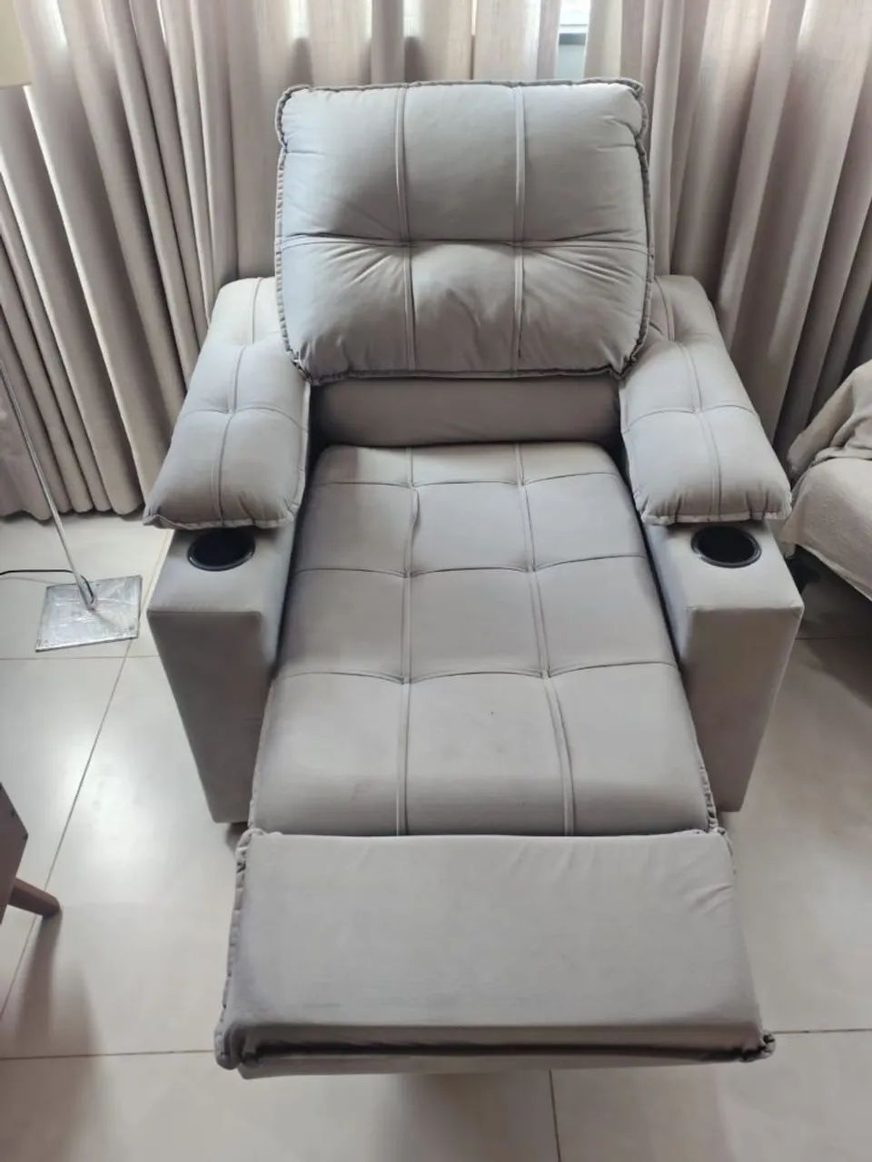 Vendo poltrona reclinável super confortável.