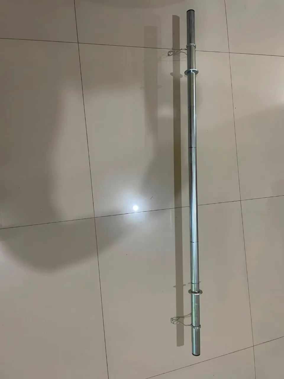 Barra de academia de 120cm com duas presilhas 