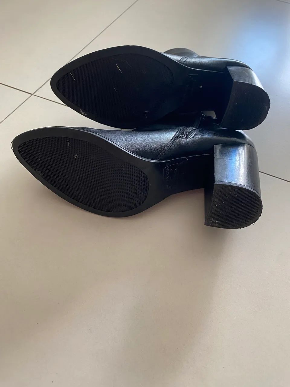 Bota de couro preta marca Corello - tam.37 - Foto 4