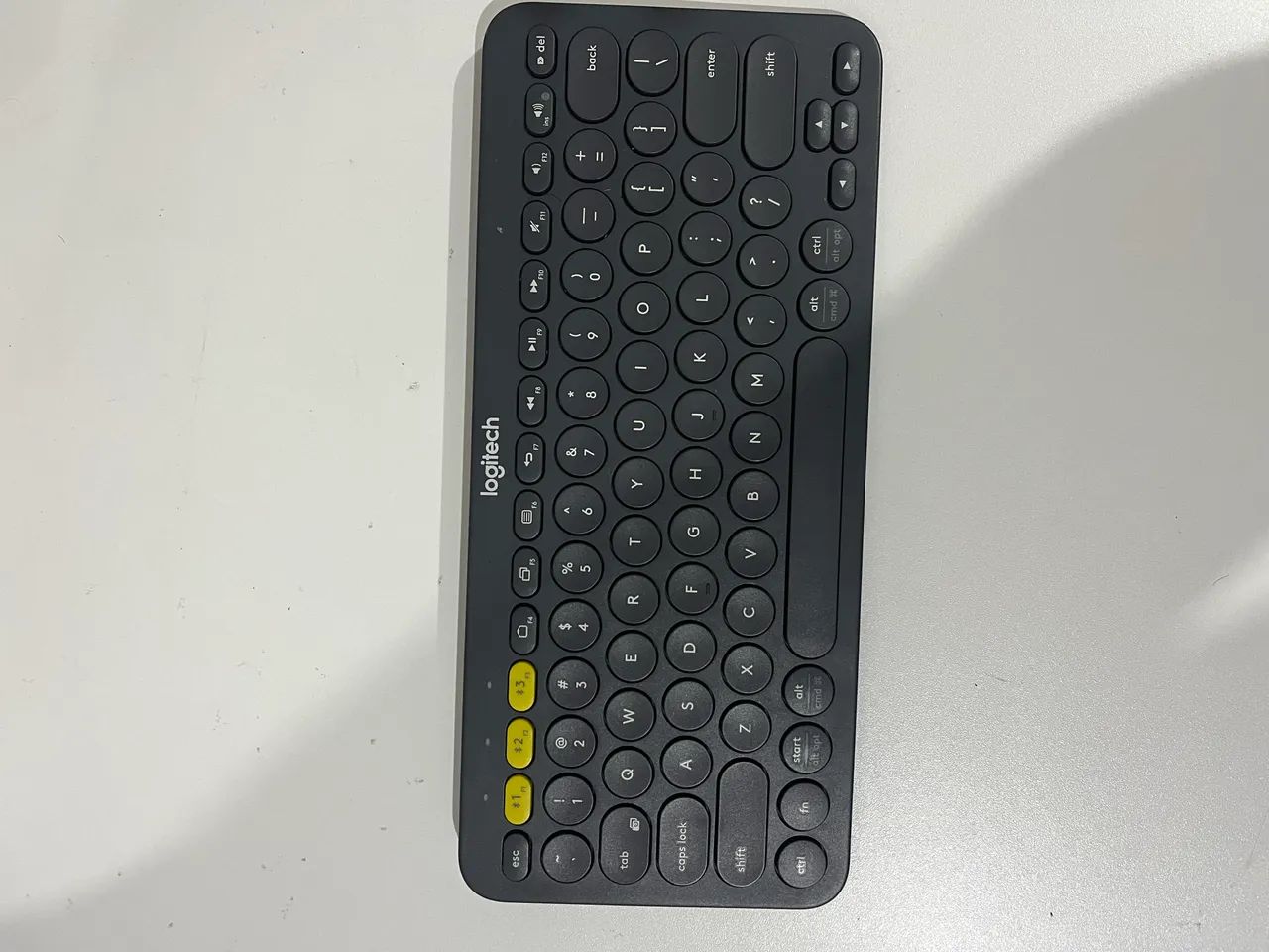 Teclado Logitech K380 Bluetooth - conecta até 3 dispositivos - Foto 2