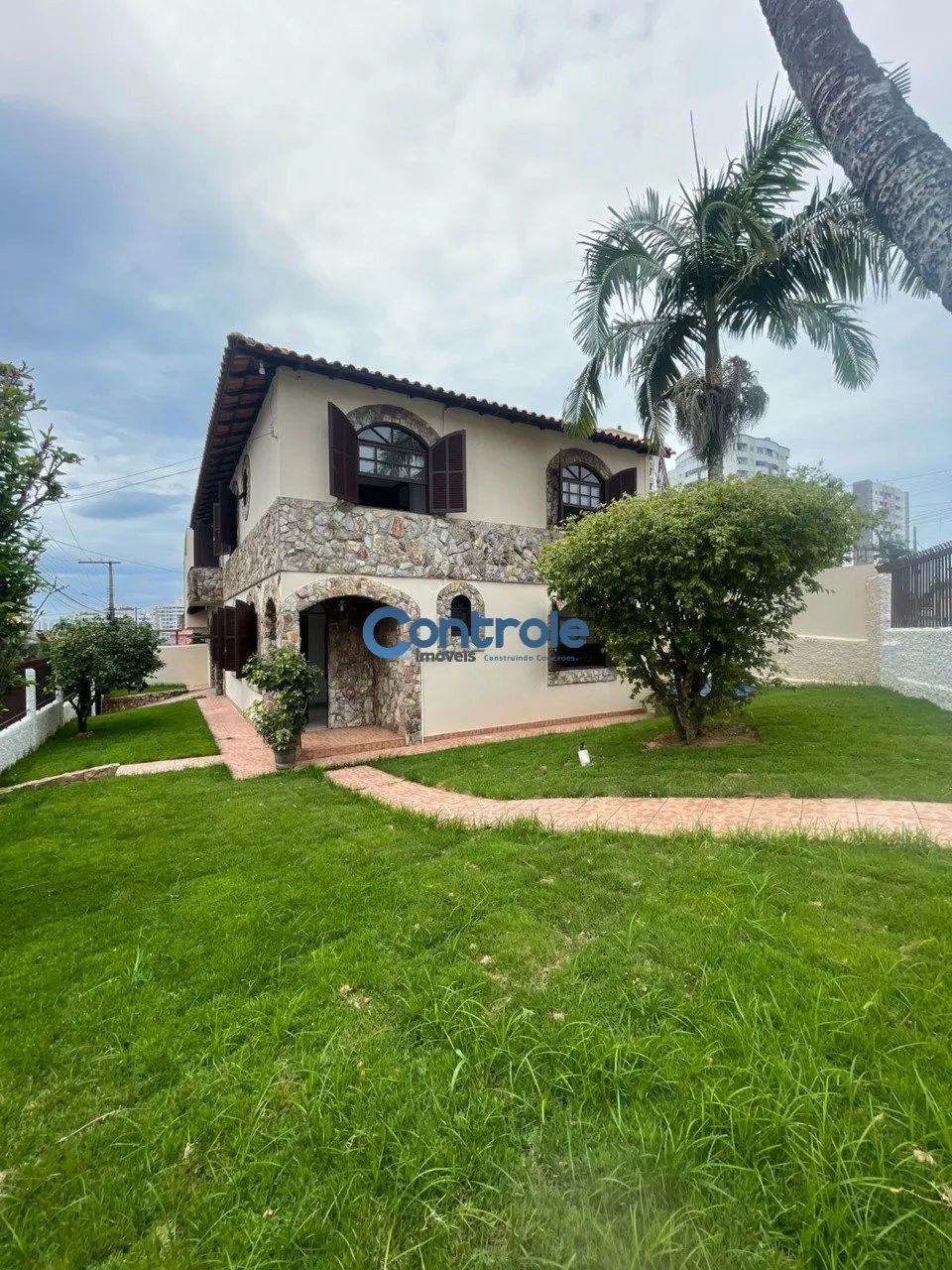 Casa com 05 dormitórios em Barreiros/SC! - Foto 2