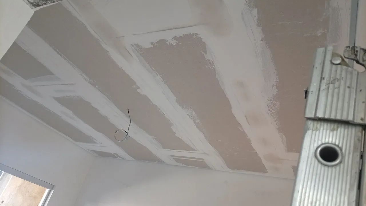 Gesso liso e rebaixamentos