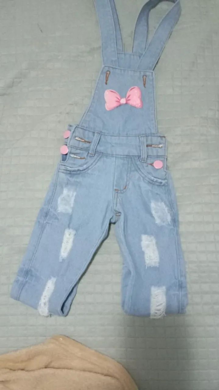 Jardineira em jeans
