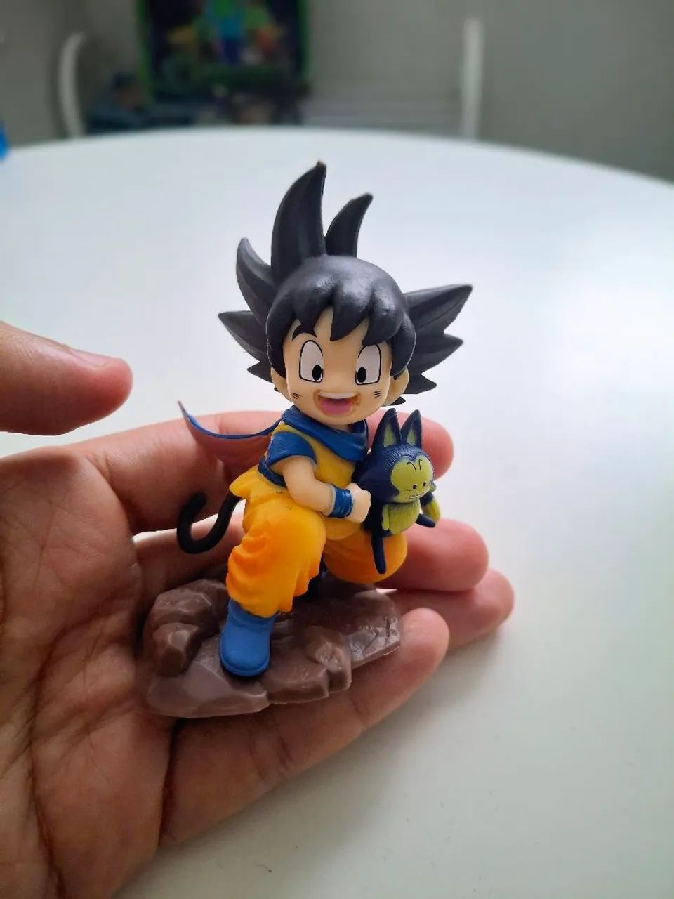 Goku Kid com Base - Action Figure Dragon Ball 10cm